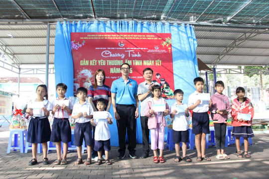 Hành trình "Gắn kết yêu thương, ấm tình ngày Tết" năm 2025 của Kiểm toán nhà nước khu vực IV Hành trình "Gắn kết yêu thương, ấm tình ngày Tết" năm 2025 của Kiểm toán nhà nước khu vực IV