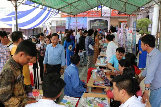 Giảm tỷ lệ thất nghiệp và thiếu việc làm trong độ tuổi lao động Giảm tỷ lệ thất nghiệp và thiếu việc làm trong độ tuổi lao động