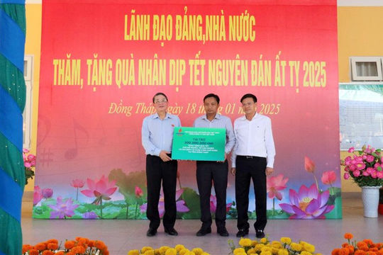 Kiểm toán nhà nước khu vực IX trao 200 triệu đồng hỗ trợ xóa nhà tạm, nhà dột nát Kiểm toán nhà nước khu vực IX trao 200 triệu đồng hỗ trợ xóa nhà tạm, nhà dột nát