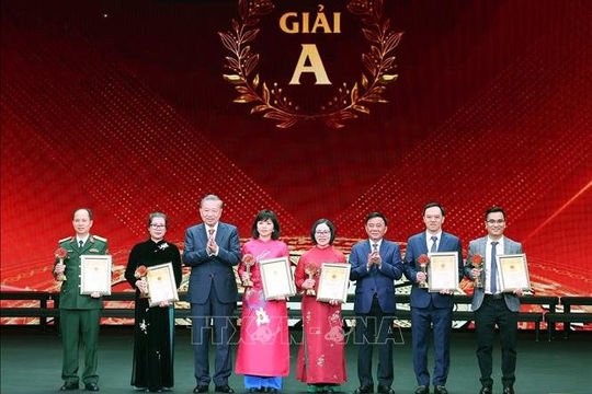 Tổng Bí thư Tô Lâm: Cần thêm các tác phẩm báo chí tầm vóc, phản ánh được những bước chuyển mình to lớn của Đảng, dân tộc Tổng Bí thư Tô Lâm: Cần thêm các tác phẩm báo chí tầm vóc, phản ánh được những bước chuyển mình to lớn của Đảng, dân tộc