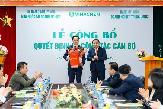 Trao quyết định Tổng giám đốc Tập đoàn Hóa chất Việt Nam cho ông Nguyễn Hữu Tú
