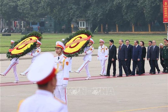 Lãnh đạo Đảng, Nhà nước vào Lăng viếng Bác nhân dịp Tết Nguyên đán Ất Tỵ 2025