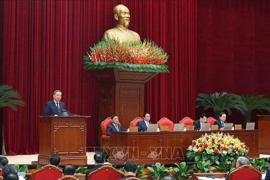 Ngày làm việc thứ nhất của Hội nghị Trung ương khóa XIII