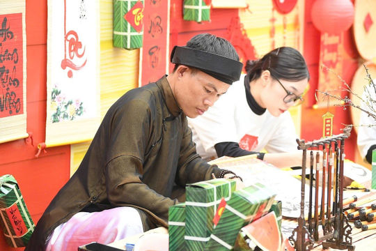 Hà Nội đón khoảng 1 triệu lượt khách du lịch dịp nghỉ Tết Nguyên đán 2025 