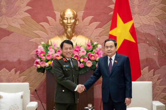 Lực lượng công an tiên phong đi đầu trong việc sắp xếp, tinh gọn bộ máy Lực lượng công an tiên phong đi đầu trong việc sắp xếp, tinh gọn bộ máy