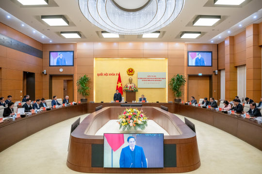 Tiếp tục đổi mới tư duy, cách làm, tập trung cao độ cho phát triển của đất nước Tiếp tục đổi mới tư duy, cách làm, tập trung cao độ cho phát triển của đất nước