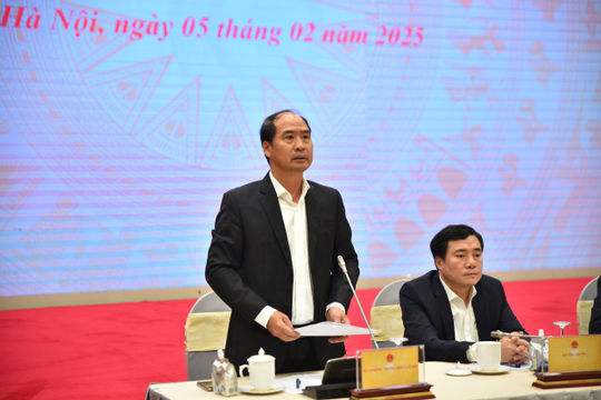 Doanh nghiệp tăng phúc lợi, lì xì đầu năm để “giữ chân” người lao động sau Tết Doanh nghiệp tăng phúc lợi, lì xì đầu năm để “giữ chân” người lao động sau Tết