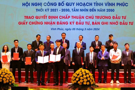 Vĩnh Phúc từng bước chuyển mình, vượt khó vươn lên Vĩnh Phúc từng bước chuyển mình, vượt khó vươn lên