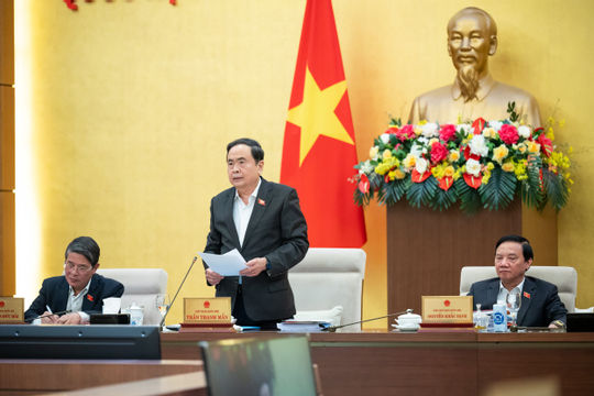 Bế mạc Phiên họp thứ 42 của Ủy ban Thường vụ Quốc hội Bế mạc Phiên họp thứ 42 của Ủy ban Thường vụ Quốc hội