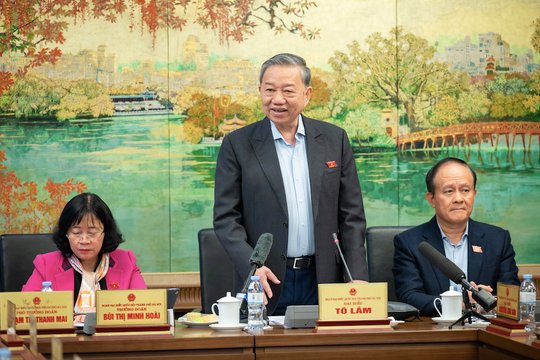 “Nếu chỉ lựa chọn công nghệ, máy móc giá rẻ chúng ta sẽ trở thành bãi rác công nghệ” “Nếu chỉ lựa chọn công nghệ, máy móc giá rẻ chúng ta sẽ trở thành bãi rác công nghệ”