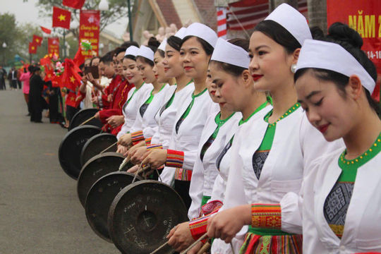 Tôn vinh nét đẹp văn hóa truyền thống của các dân tộc Tôn vinh nét đẹp văn hóa truyền thống của các dân tộc