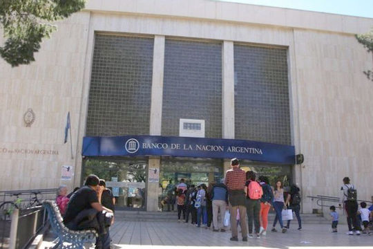 Tổng thống Argentina ban hành sắc lệnh chuyển đổi Ngân hàng Nhà nước thành công ty đại chúng Tổng thống Argentina ban hành sắc lệnh chuyển đổi Ngân hàng Nhà nước thành công ty đại chúng