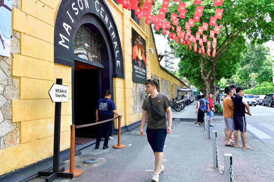 Nhanh chóng thực thi chính sách miễn thị thực cho du khách quốc tế