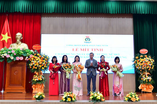 Nữ công chức, viên chức, người lao động có đóng góp rất lớn trong tiến trình phát triển của Kiểm toán nhà nước Nữ công chức, viên chức, người lao động có đóng góp rất lớn trong tiến trình phát triển của Kiểm toán nhà nước