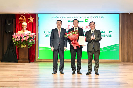 Vietcombank công bố quyết định chuẩn y Phó Bí thư Đảng ủy và bổ nhiệm Tổng Giám đốc Vietcombank công bố quyết định chuẩn y Phó Bí thư Đảng ủy và bổ nhiệm Tổng Giám đốc