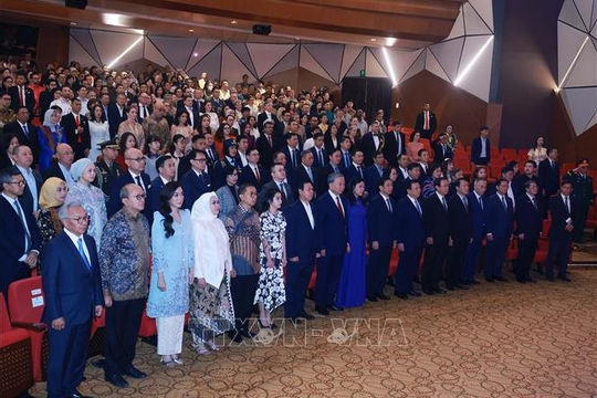 Tổng Bí thư và Phu nhân dự Lễ hòa nhạc Kỷ niệm 70 năm thiết lập quan hệ ngoại giao Việt Nam - Indonesia