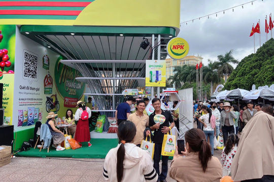 
Phân bón Cà Mau cung cấp bộ giải pháp dinh dưỡng toàn diện giúp nâng cao năng suất cây cà phê 
