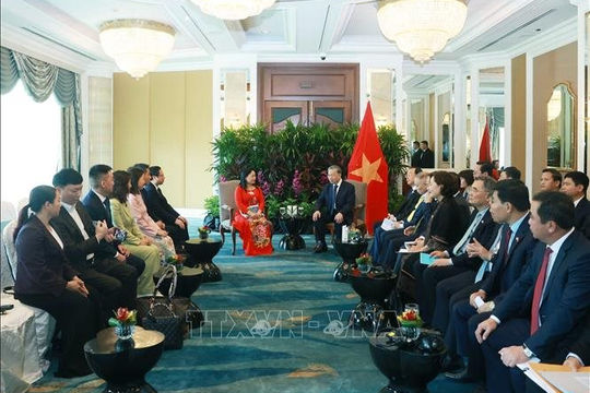 Tổng Bí thư Tô Lâm tiếp các doanh nghiệp tiêu biểu tại Singapore Tổng Bí thư Tô Lâm tiếp các doanh nghiệp tiêu biểu tại Singapore