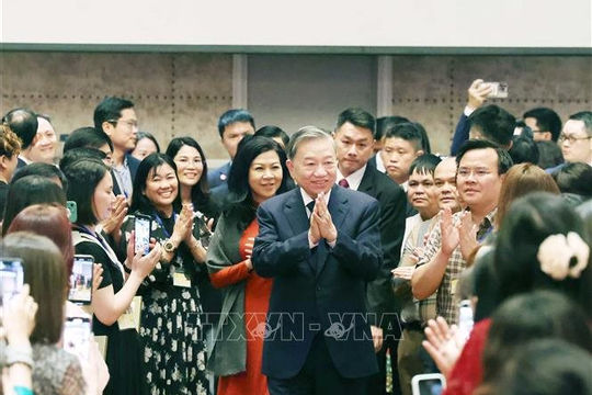 Tổng Bí thư Tô Lâm gặp gỡ đại diện cộng đồng người Việt Nam tại Singapore Tổng Bí thư Tô Lâm gặp gỡ đại diện cộng đồng người Việt Nam tại Singapore