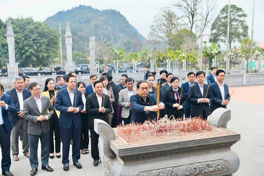 Chủ tịch Quốc hội Trần Thanh Mẫn thăm Khu Di tích lịch sử Quốc gia đặc biệt Tân Trào