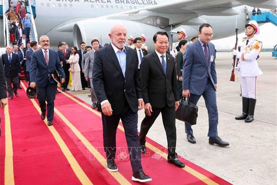 Tổng thống Brazil Luiz Inácio Lula da Silva đến Hà Nội, bắt đầu thăm cấp Nhà nước tới Việt Nam