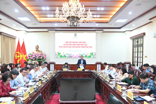 Hoàn thiện pháp luật theo định hướng tổ chức chính quyền địa phương 2 cấp Hoàn thiện pháp luật theo định hướng tổ chức chính quyền địa phương 2 cấp