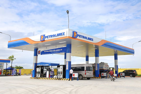 Giá xăng dầu giảm sâu, ngành nào được hưởng lợi?