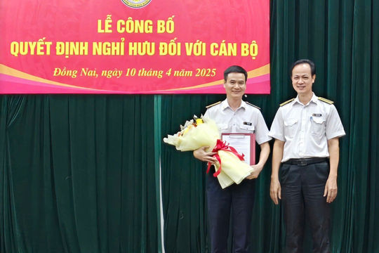Kiểm toán nhà nước khu vực XIII trao Quyết định nghỉ hưu trước tuổi cho kiểm toán viên Kiểm toán nhà nước khu vực XIII trao Quyết định nghỉ hưu trước tuổi cho kiểm toán viên