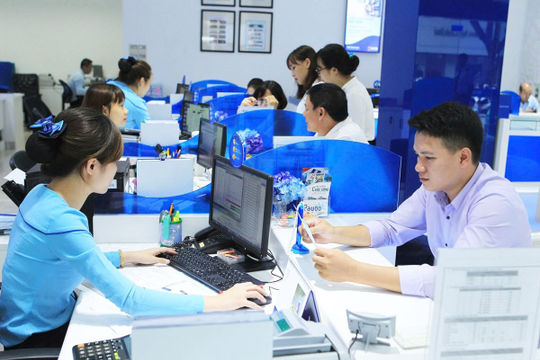 Nhiều nhân tố tác động tới tình hình kinh doanh kinh doanh của ngân hàng Nhiều nhân tố tác động tới tình hình kinh doanh kinh doanh của ngân hàng