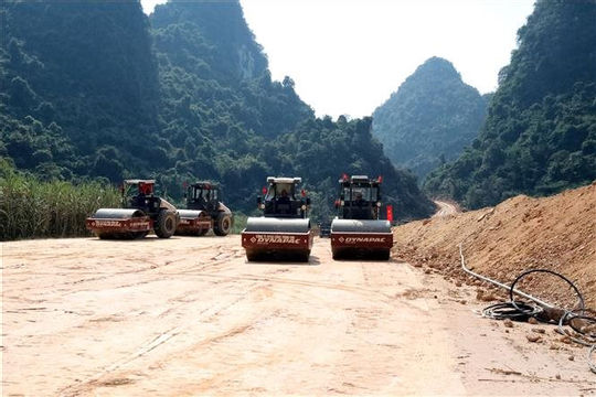 Lạng Sơn: Phấn đấu thông tuyến Dự án cao tốc Đồng Đăng - Trà Lĩnh trong năm 2025 Lạng Sơn: Phấn đấu thông tuyến Dự án cao tốc Đồng Đăng - Trà Lĩnh trong năm 2025
