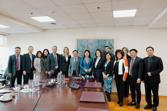 Học hỏi kinh nghiệm quốc tế để hội nhập và phát triển  Học hỏi kinh nghiệm quốc tế để hội nhập và phát triển