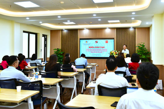 Bế giảng khóa bồi dưỡng về IFRS và chia sẻ kinh nghiệm của Kiểm toán nhà nước trong lĩnh vực ngân hàng