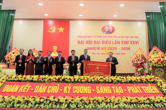 Supe Lâm Thao: Phát triển thương hiệu phân bón Lâm Thao trên thị trường trong nước và quốc tế, từng bước chuyển đổi sản xuất xanh  Supe Lâm Thao: Phát triển thương hiệu phân bón Lâm Thao trên thị trường trong nước và quốc tế, từng bước chuyển đổi sản xuất xanh