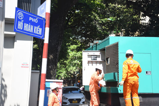 EVNHANOI: Bảo đảm cung ứng điện an toàn liên tục trong dịp Lễ kỷ niệm 30/4-1/5  EVNHANOI: Bảo đảm cung ứng điện an toàn liên tục trong dịp Lễ kỷ niệm 30/4-1/5