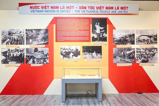"Non sông liền một dải" qua ảnh, tư liệu lịch sử  "Non sông liền một dải" qua ảnh, tư liệu lịch sử