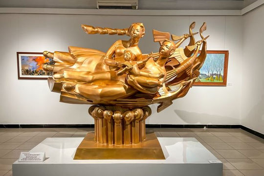 Triển lãm 50 bức tranh, tượng mừng Ngày thống nhất đất nước Triển lãm 50 bức tranh, tượng mừng Ngày thống nhất đất nước
