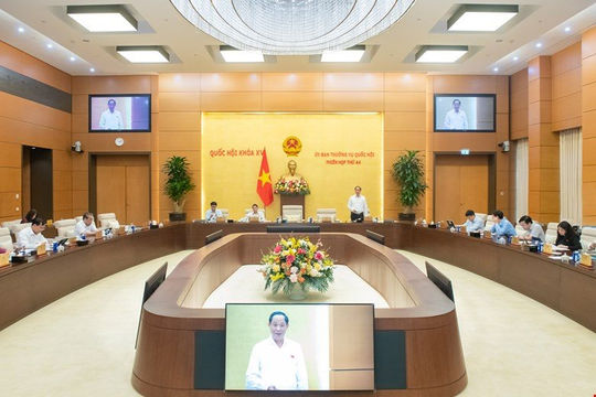 Thống nhất trình Quốc hội xem xét miễn, hỗ trợ học phí với trẻ em mầm non, học sinh phổ thông Thống nhất trình Quốc hội xem xét miễn, hỗ trợ học phí với trẻ em mầm non, học sinh phổ thông