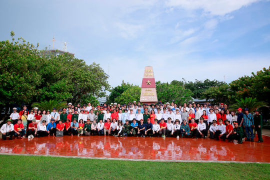 Hành trình thăm quần đảo Trường Sa: Khúc tráng ca nối đất liền và biển đảo