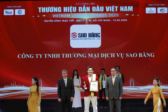 Sản phẩm Cửa trượt quay và sắt mỹ thuật rèn cao cấp Sao Băng đoạt danh hiệu Top 10 Thương hiệu dẫn đầu Việt Nam năm 2025