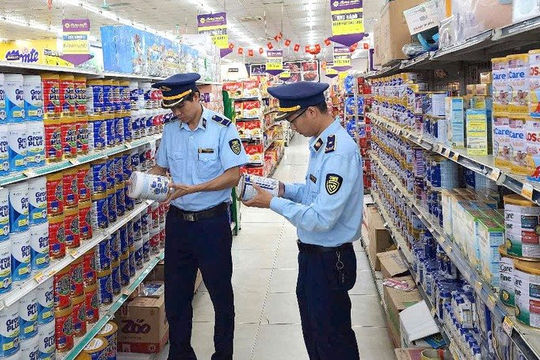 “Nhận diện” thủ đoạn tinh vi của các đối tượng sản xuất sữa, thuốc giả “Nhận diện” thủ đoạn tinh vi của các đối tượng sản xuất sữa, thuốc giả