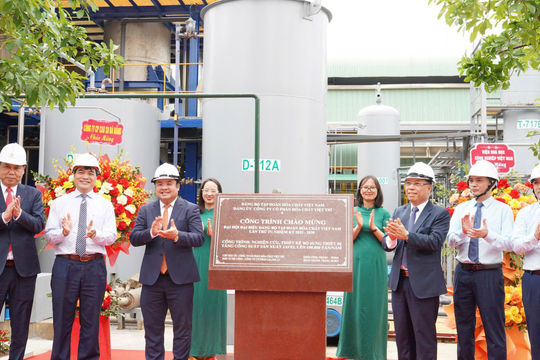 Vinachem: Gắn biển dự án nâng công suất Javen 100.000 tấn/năm tại Hóa chất Việt Trì