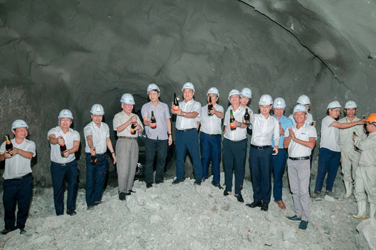 Thông nhánh phải hầm số 3 - gỡ “nút thắt” cho cao tốc Quảng Ngãi - Hoài Nhơn