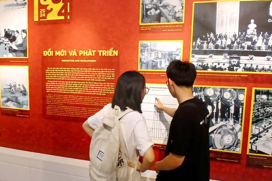 Đất nước trọn niềm vui