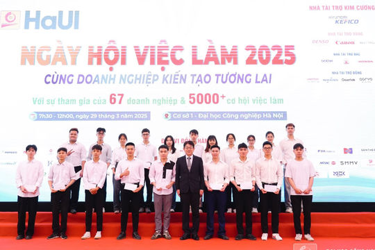 HaUI: Lấy ngoại ngữ là nền tảng, "chìa khóa" mở cánh cửa hội nhập, thành công