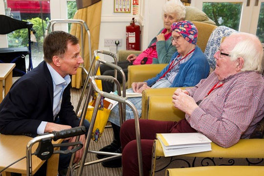 Anh: Tập trung giải bài toán củng cố tài chính cho các địa phương Anh: Tập trung giải bài toán củng cố tài chính cho các địa phương