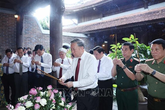 Tổng Bí thư Tô Lâm dâng hương tưởng nhớ Chủ tịch Hồ Chí Minh tại Nghệ An