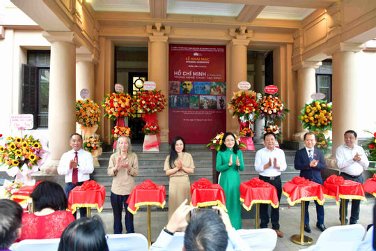 Chân dung Chủ tịch Hồ Chí Minh qua nghệ thuật tạo hình