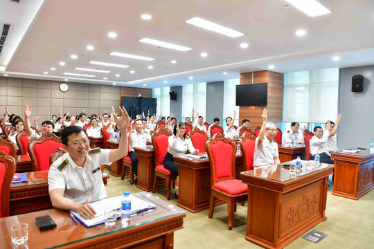 Thực hiện hiệu quả công tác thi đua, gắn với nhiệm vụ chính trị được giao Thực hiện hiệu quả công tác thi đua, gắn với nhiệm vụ chính trị được giao