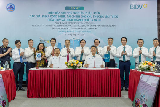  Hợp tác phát triển giải pháp công nghệ tài chính cho Khu thương mại tự do Đà Nẵng 
