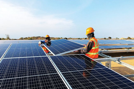 Gỡ điểm nghẽn để doanh nghiệp chuyển đổi năng lượng xanh